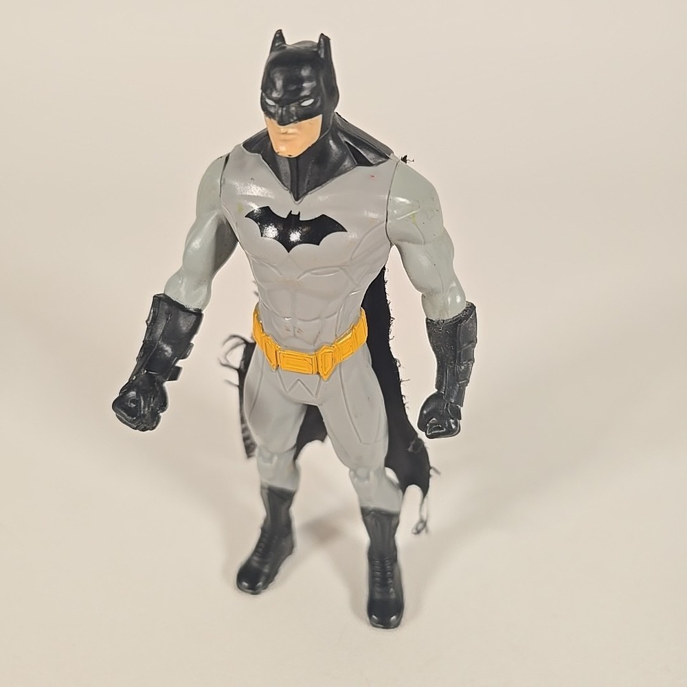 DC:‎ 6-Inch "Batman" (Grey Suit) Action Figure: Spin Master: loose Action Figure